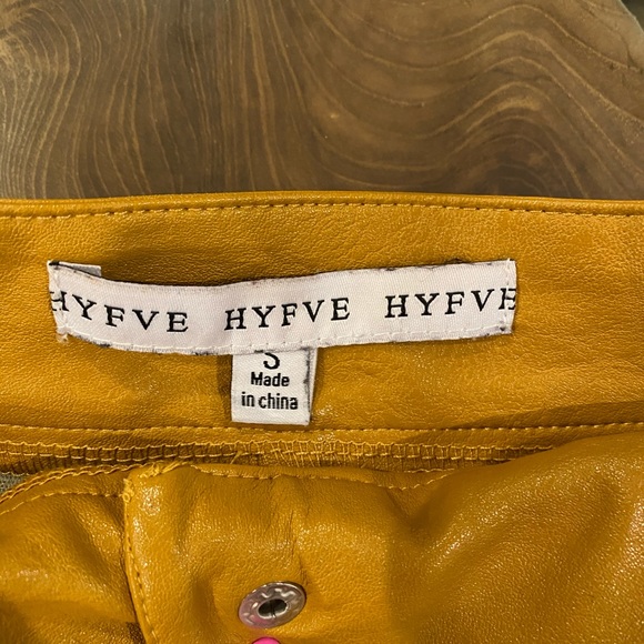 Gold Leather skirt - Picture 3 of 3